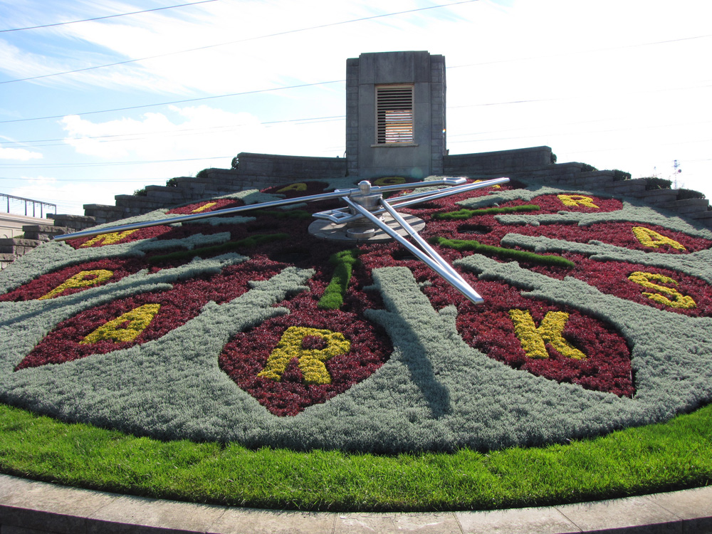 Niagara Falls - flower clock