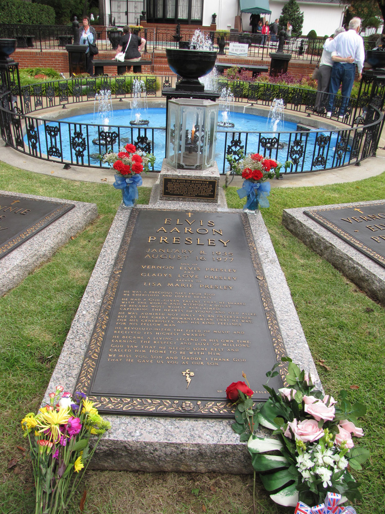 Elvis' grave at Graceland